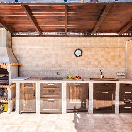 Beautiful Anna With Heated Pool Villa